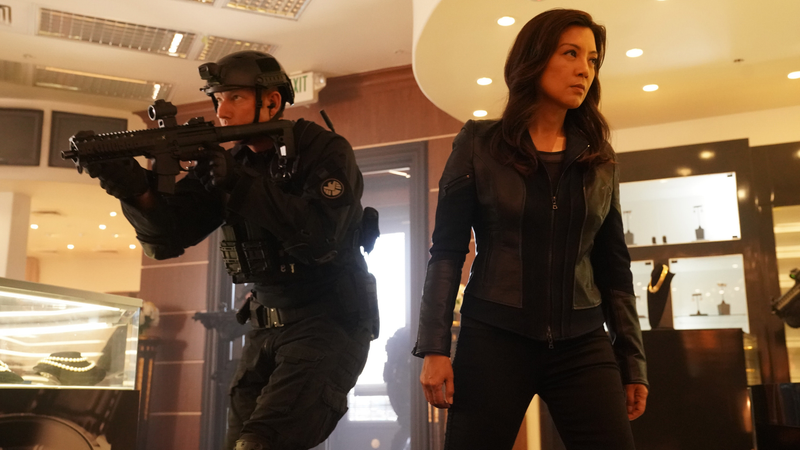 Illustration for article titled A high-tech heist starts to reveal the stakes on Agents Of S.H.I.E.L.D.